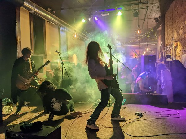 halloween concert  guitarist rear stage2