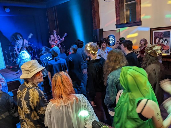 halloween concert crowd3