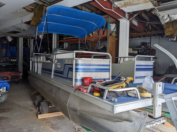 pontoon complete with bamini