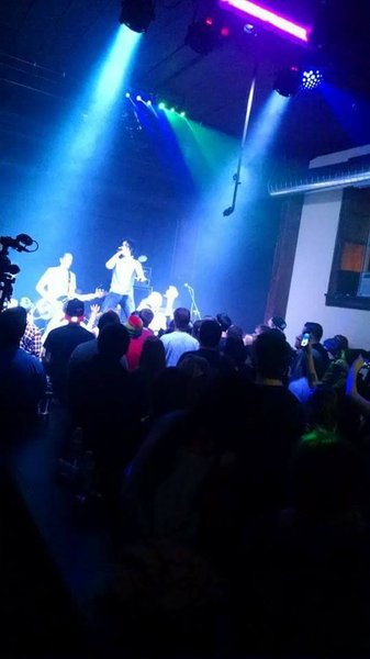 wvt versus me concert blue light
